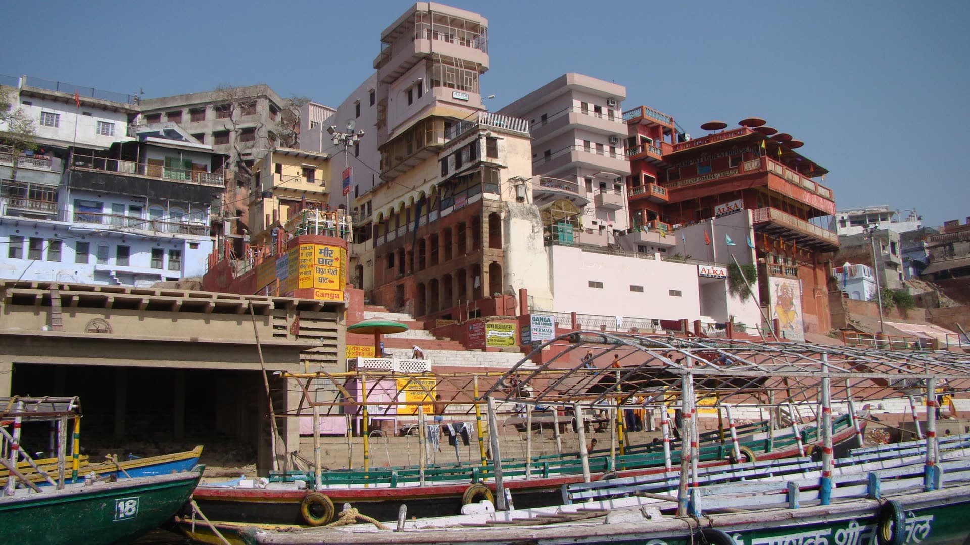 Steps and boats along the ghats at Varanasi.
