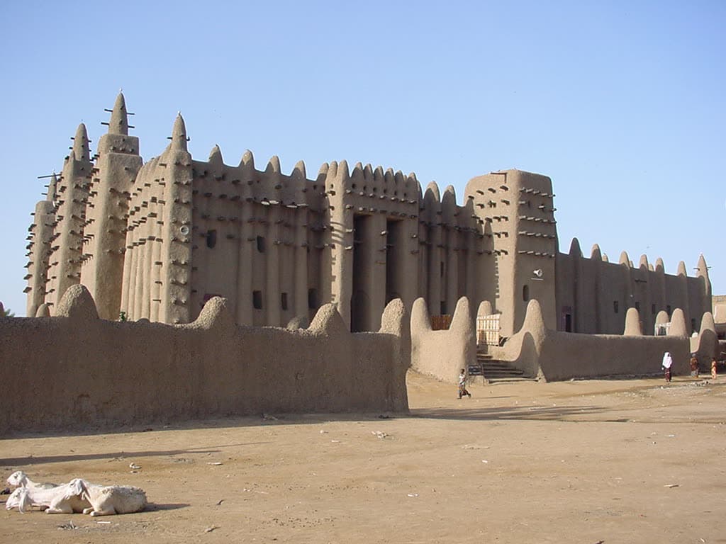A nearer view of the Great Mosque of Djenné.