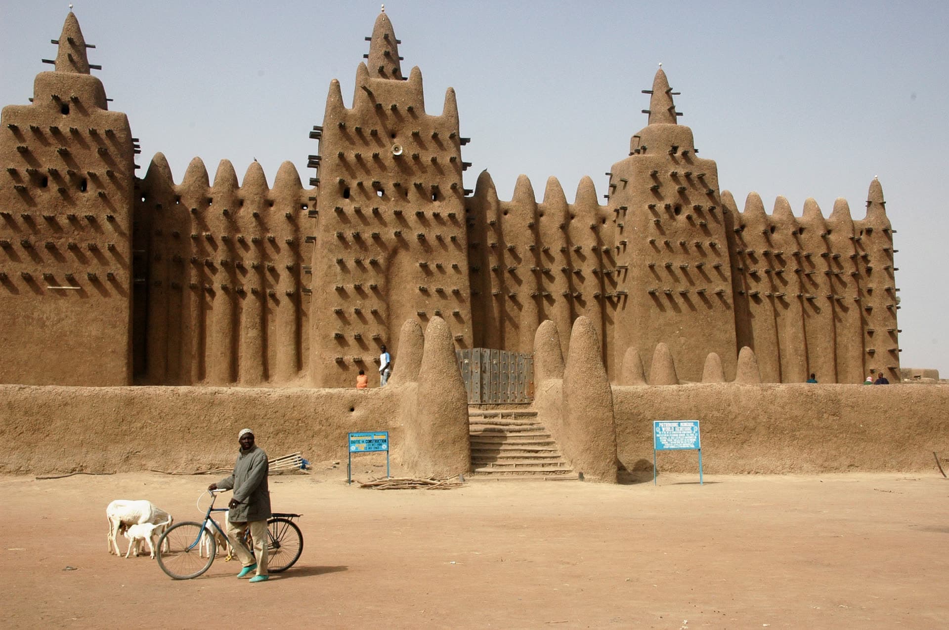 The Great Mosque of Djenné, a large mud-brick building.